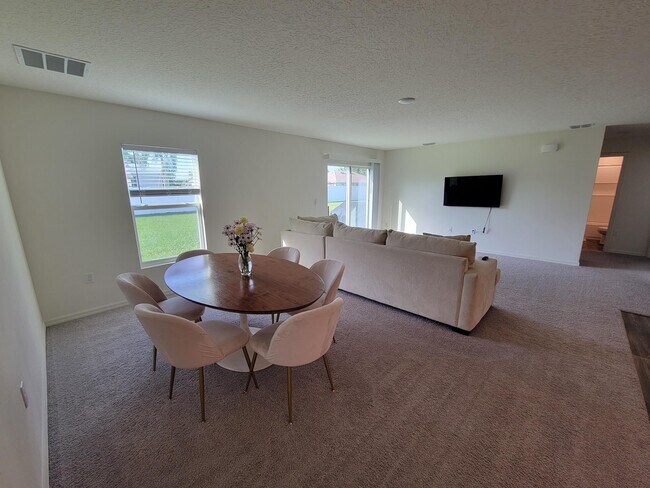 Foto del edificio - 452 NW Riverside Dr
