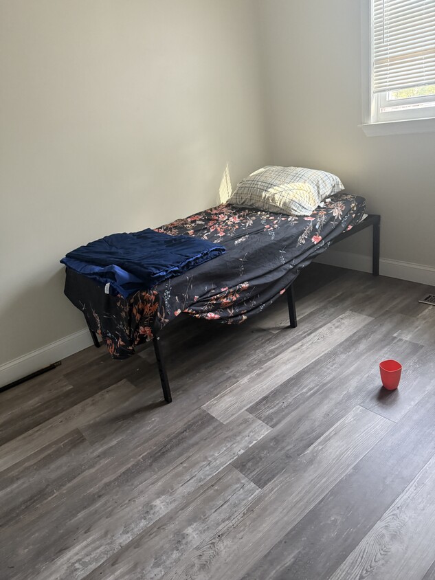 Foto del edificio - 83 Ewingville Rd