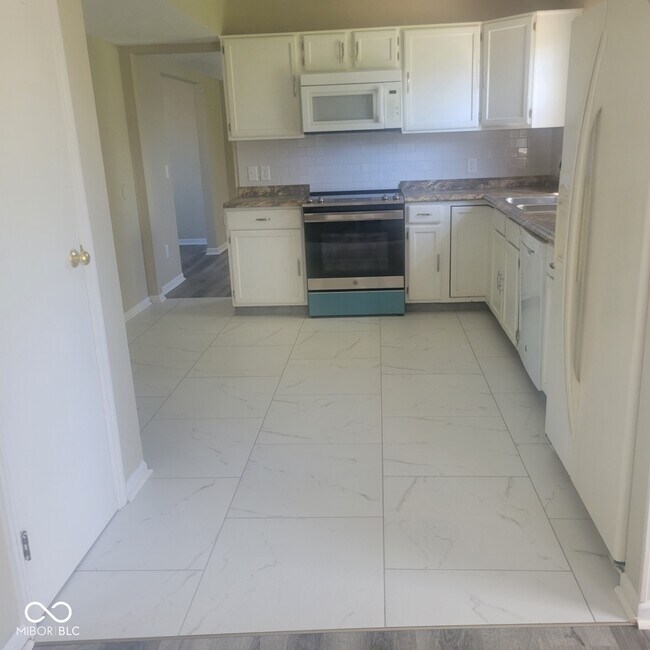 Foto del edificio - 403 Stillwood Ct