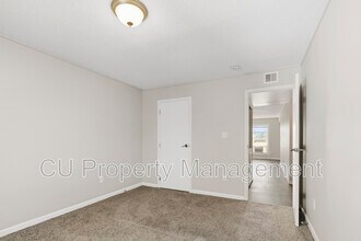 Building Photo - 1605 N Willow Rd
