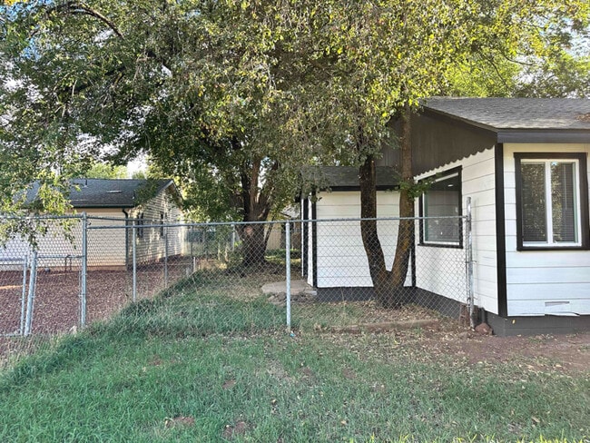 Building Photo - 2037 Aspen Dr