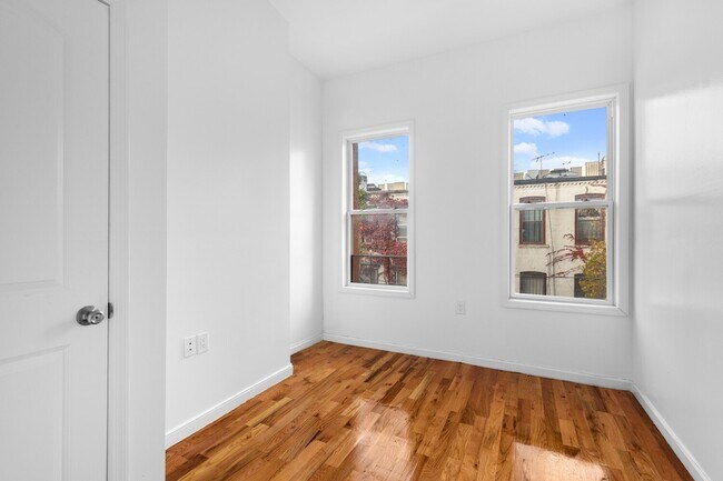 Foto del edificio - 2311 Cortelyou Rd