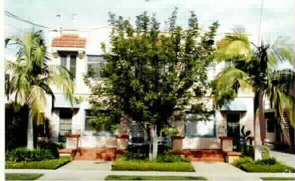 Foto del edificio - 3929-3935 E 3rd St