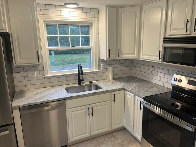 Building Photo - 40 Main St