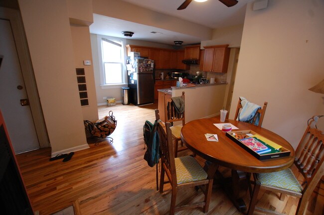 Foto del edificio - 3037 N Southport Ave