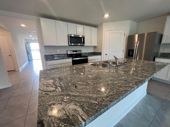 Building Photo - 5015 SW 88th Pl