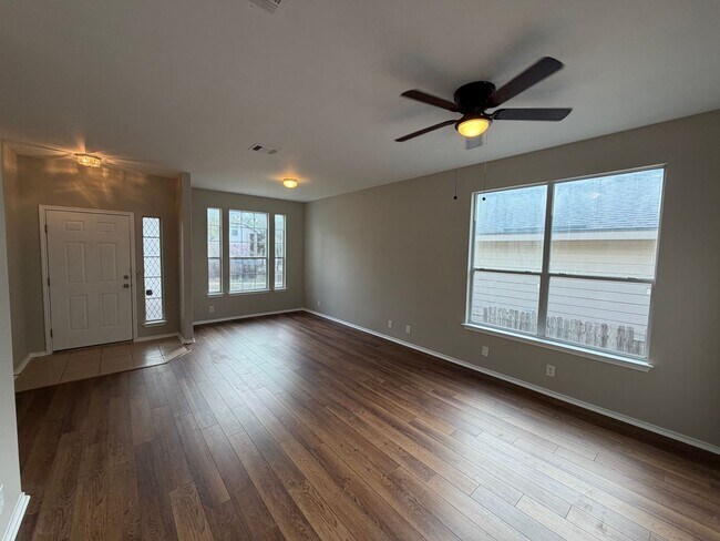 Building Photo - CENTRALLY LOCATED 3 BEDROOM SINGLE STORY HOME IN STEUBING RANCH SUBDIVISION*ISLAND KITCHEN