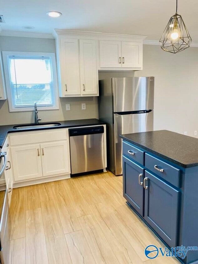 Foto principal - 2312 Pansy St SW