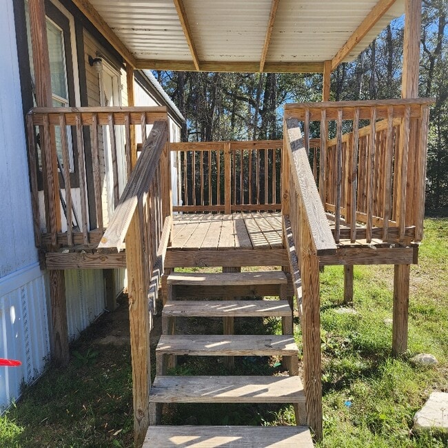 Building Photo - 15275 Country W Dr