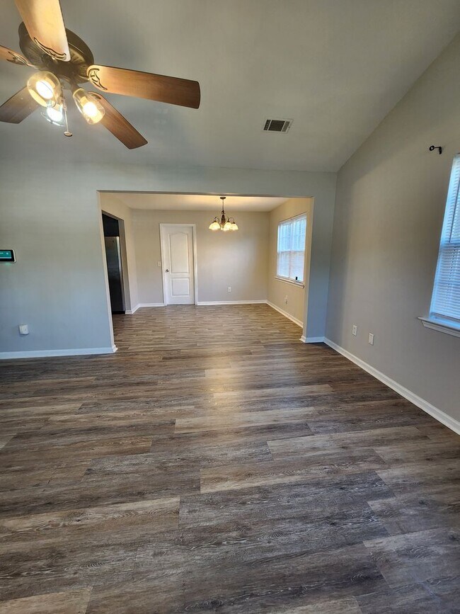 Foto del edificio - 1073 Cassidy Ln