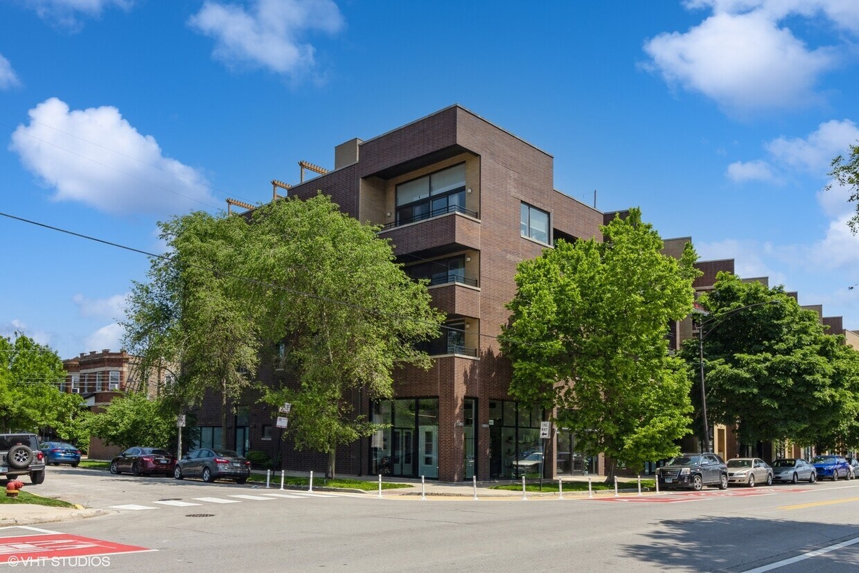 Foto principal - 2822 W Chicago Ave