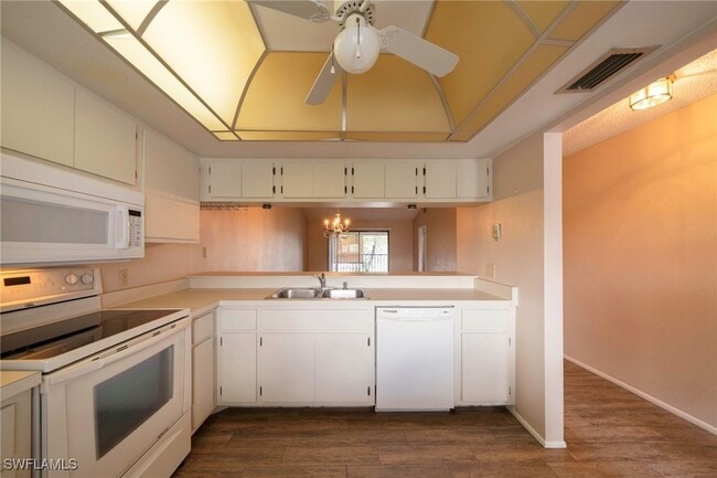 Foto del edificio - 6300 Sugar Bush Ln