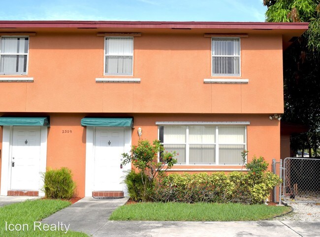 Building Photo - 2309 SE 2nd St