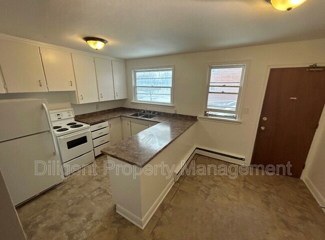 Building Photo - 399 Elmgrove Ave