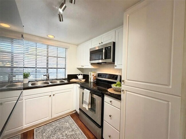 Foto del edificio - 25521 Indian Hill Ln