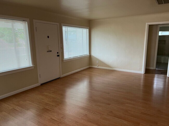 Foto del edificio - 2 Bedroom Home in Anderson - MUST SEE