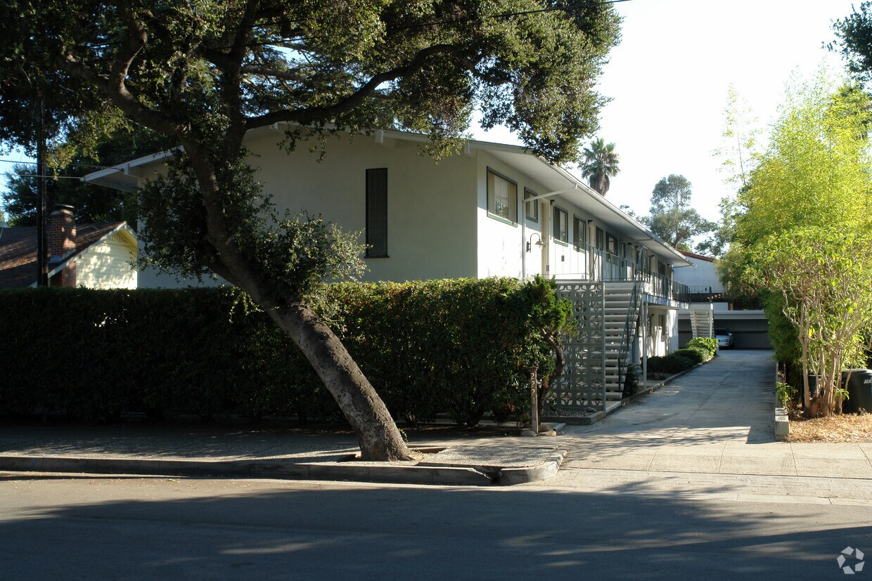 Foto principal - 2221 Oak Park Ln