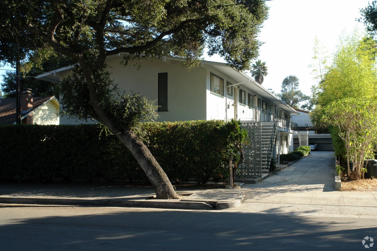 Primary Photo - 2221 Oak Park Ln