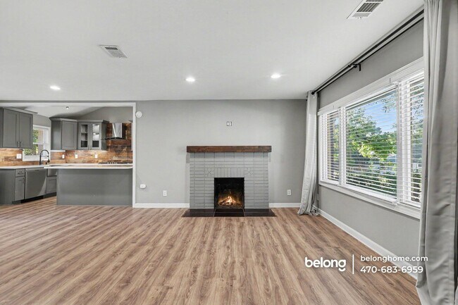 Foto del edificio - 1323 E Washington Ave