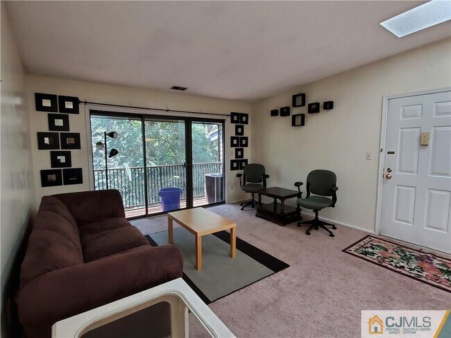 Building Photo - 307 Hampshire Ct