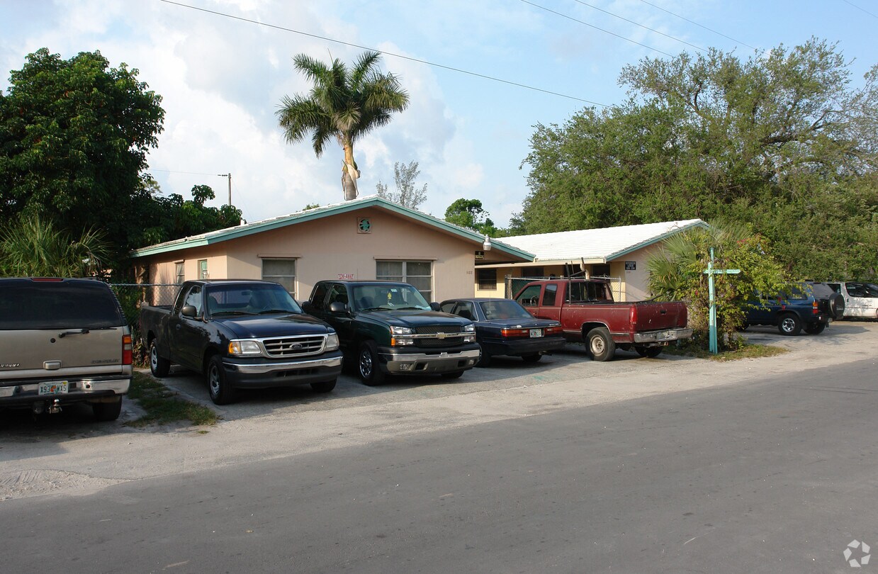 Primary Photo - 1122-1124 SW 1st St