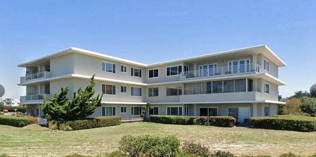 Building Photo - 880 W Cliff Dr