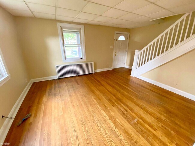 Building Photo - 3 br, 1.5 bath House - 417 52nd St