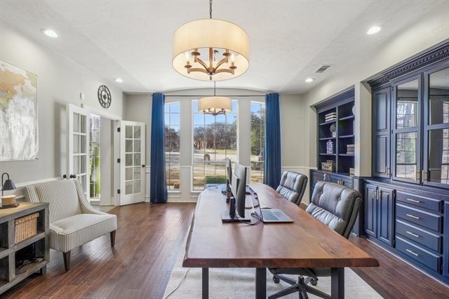 Foto del edificio - 208 Wellington Oaks Pl