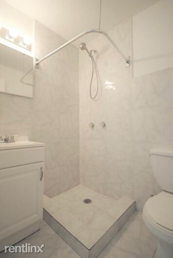 Building Photo - 420 78th St