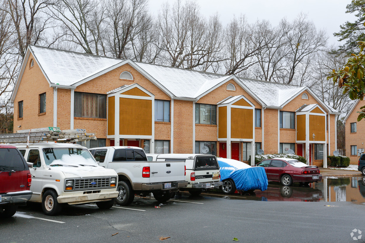 Primary Photo - Rama Place Apartments