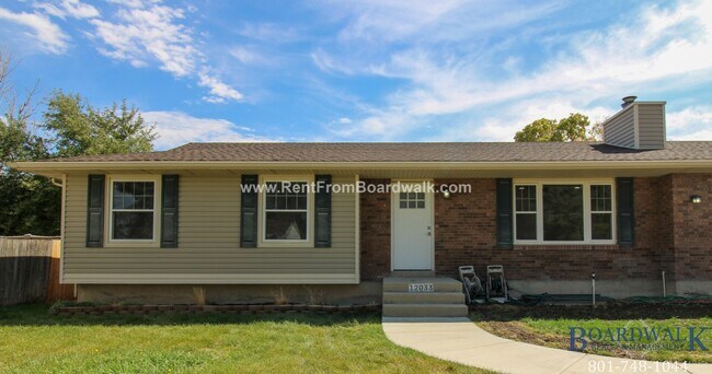Foto del edificio - Charming 2 bed 1 bath and 1 Den that could...