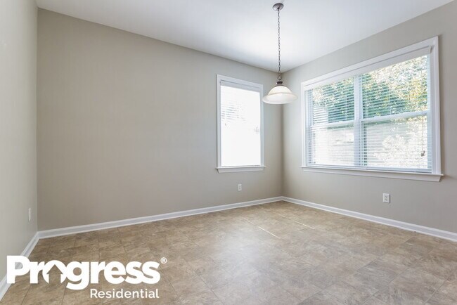 Building Photo - 12 Oakbrook Ln