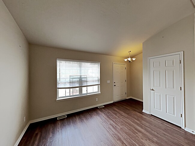 Building Photo - 1452 S Stoker Lane
