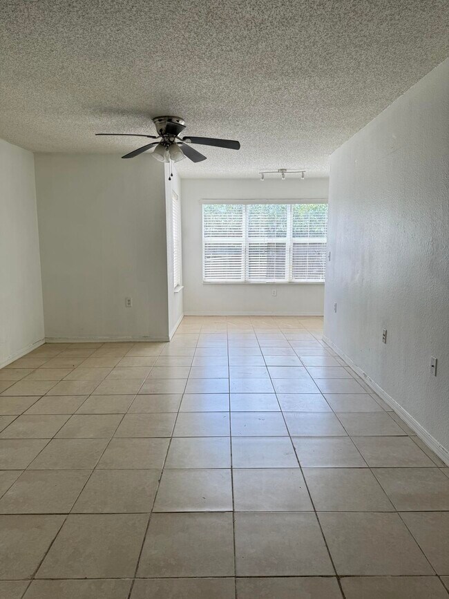 Foto del edificio - 1401 Village Blvd