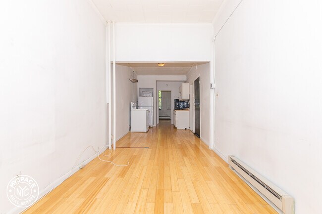 Foto del edificio - 304 Troutman St