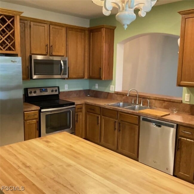 Building Photo - 3174 Antica St
