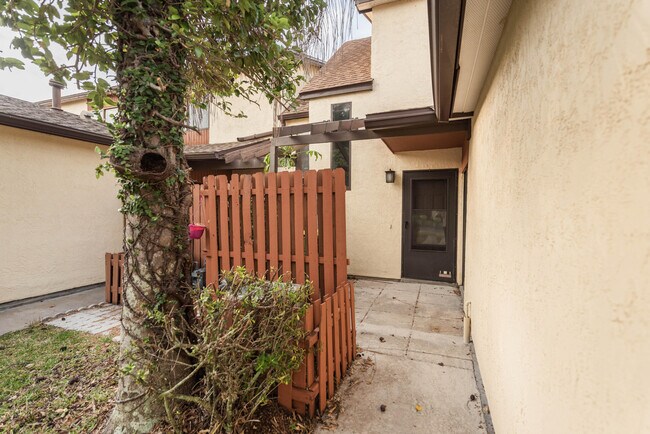 Building Photo - 47 Bogart Pl