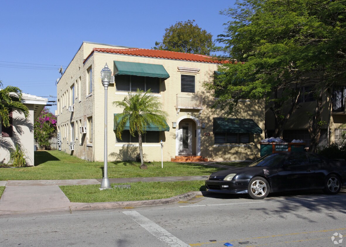 Building Photo - 1610 Salzedo St
