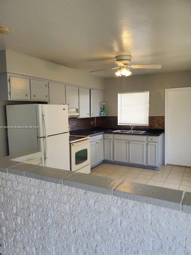 Foto del edificio - 815 NW 16th St