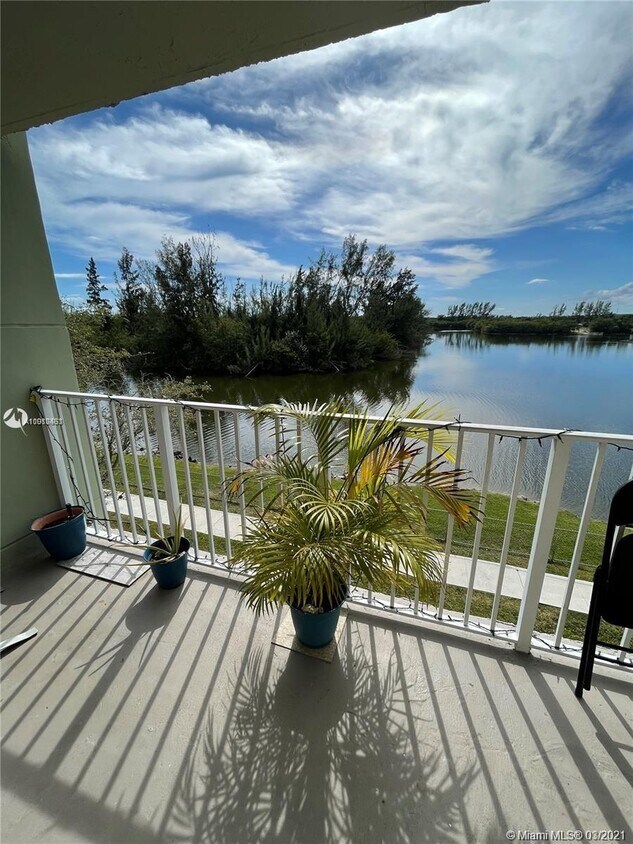 Foto principal - 8240 SW 210th St