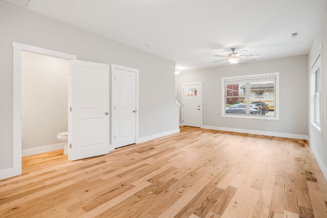 Foto del edificio - 32 Wheeler Rd