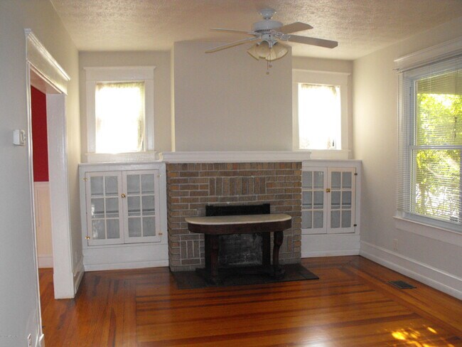 Foto del edificio - 2503 Dellwood Ave