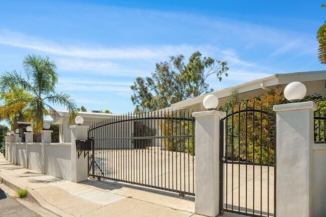 Building Photo - 1641 Tower Grove Dr
