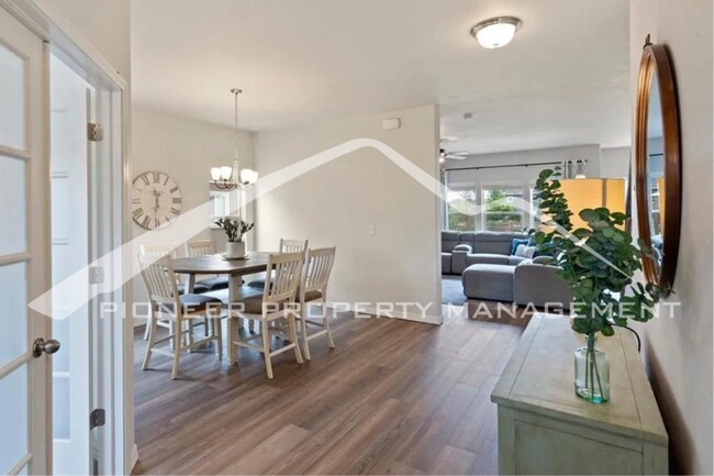 Building Photo - Spacious & Stylish Living in Desirable Dis...