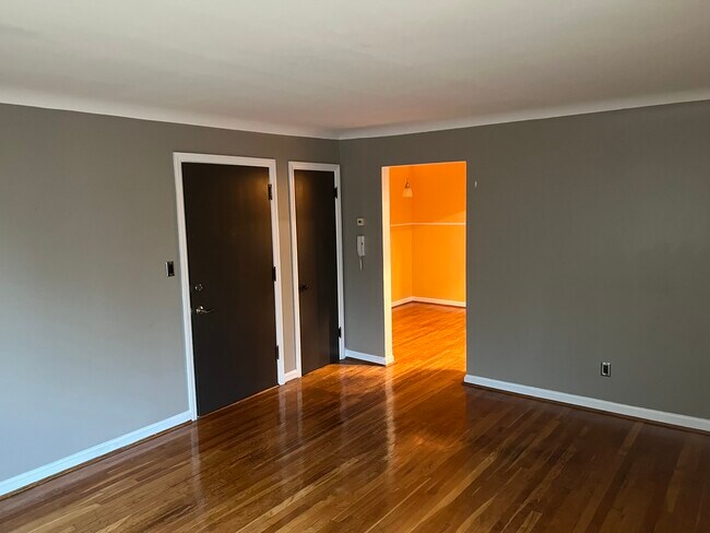 Foto del edificio - 4250 Sibley Ave