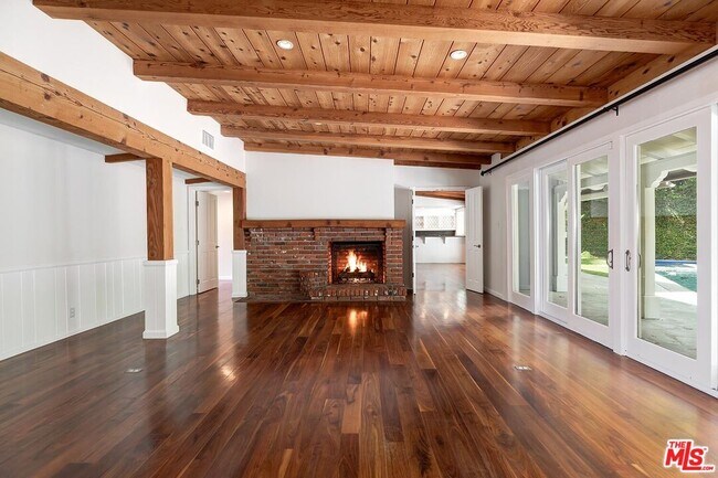 Building Photo - 4221 W Toluca Lake Ln