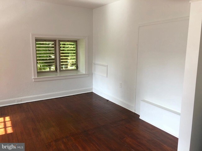 Building Photo - 369 E Gowen Ave