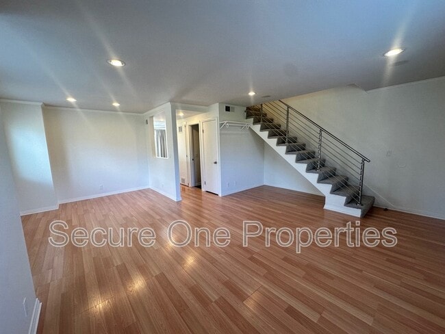 Foto del edificio - 248 Green Heath Pl