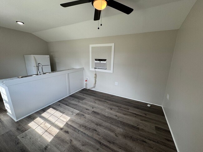 Foto del edificio - Tiny Home in Newark! Small dog allowed