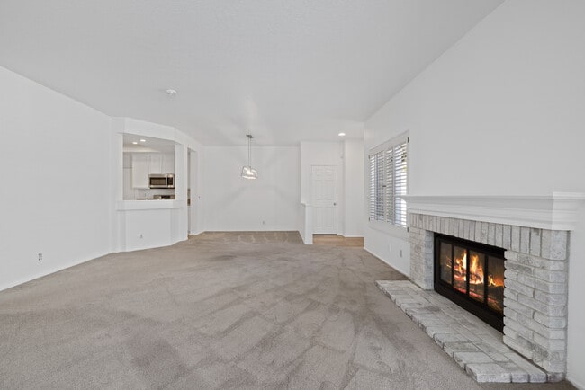 Building Photo - 158 Woodburne
